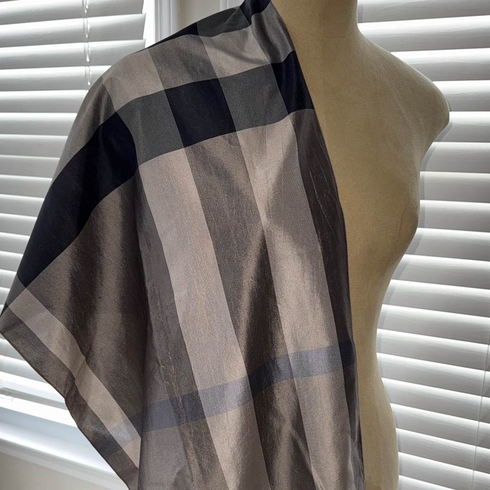 Plaid Burberry Patterned silk scarf - Picture 3 of 4
